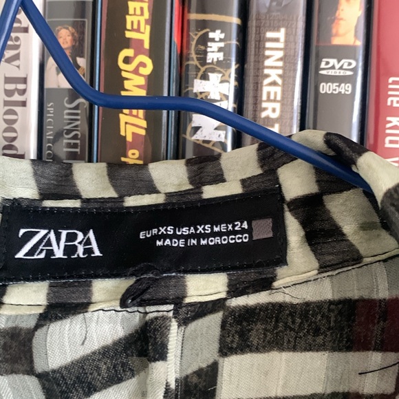 Flowy slightly sheer Zara blouse - Picture 3 of 3